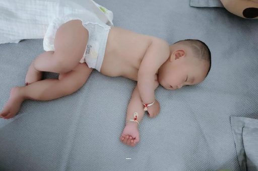 新沂宝宝脚心出汗怎么回事